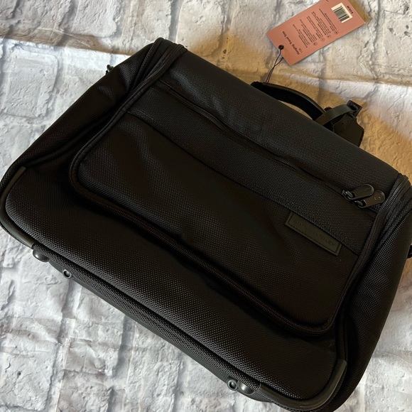 Travel Tote With Strap Nwt 